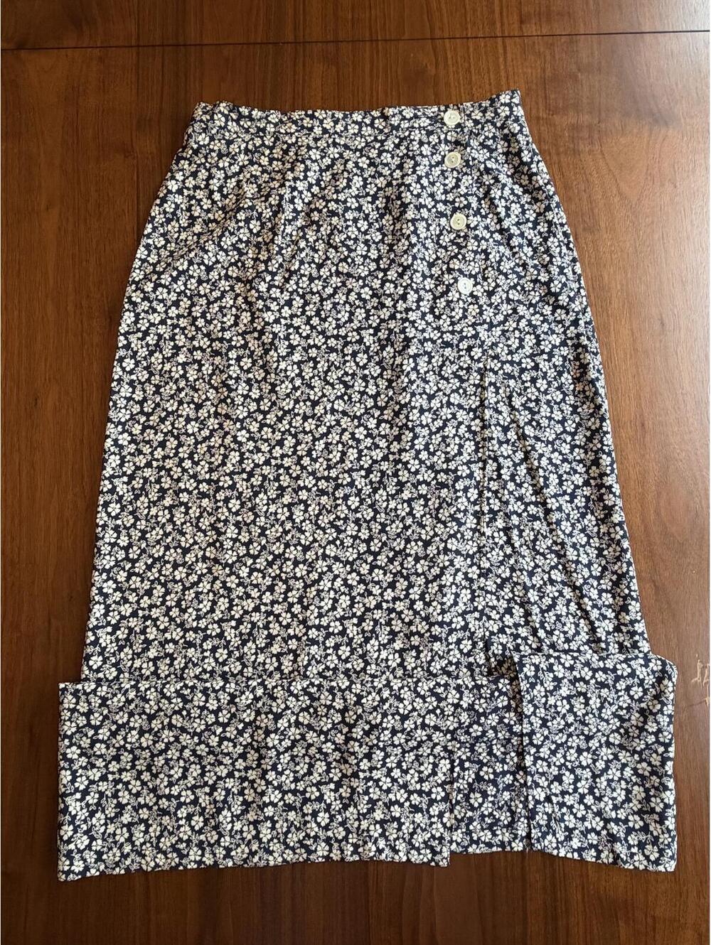 GAP Navy Floral Button-Accent Midi Skirt with White Blossoms